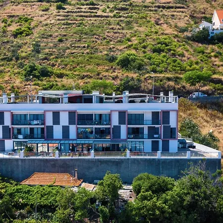 Reed's View מלון *
